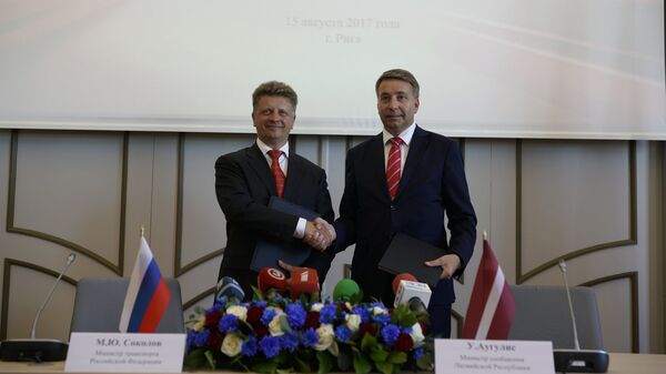 Встреча министра транспорта РФ Максима Соколова и министра сообщения Латвийской Республики Улдиса Аугулиса - Sputnik Латвия