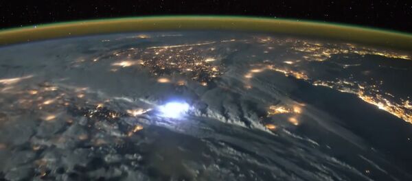 Молнии над Земным шаром, или Как выглядит гроза из космоса - Sputnik Латвия
