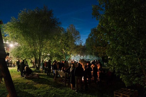 Вечер созерцания звезд в саду Зунда Вечер созерцания звезд в саду Зунда - Sputnik Латвия