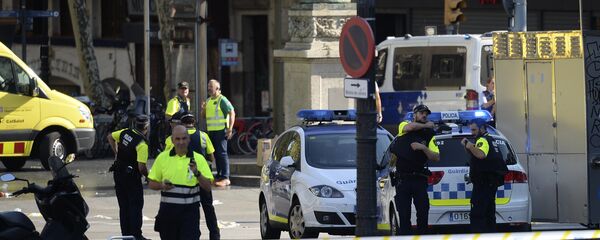 Место наезда автобуса на пешеходов в Барселоне - Sputnik Latvija