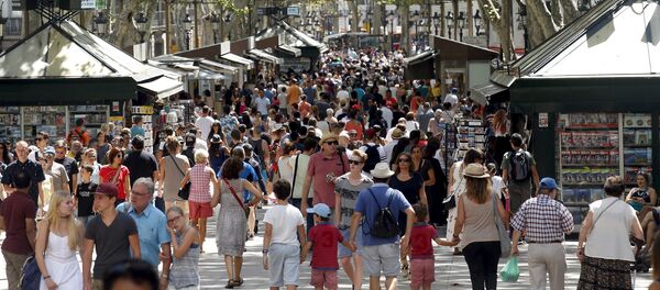 Пешеходная улица Рамбла в Барселоне Пешеходная улица Рамбла в Барселоне - Sputnik Latvija