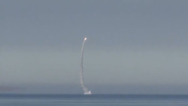 Учебный запуск ракеты Калибр в Баренцевом море - Sputnik Латвия