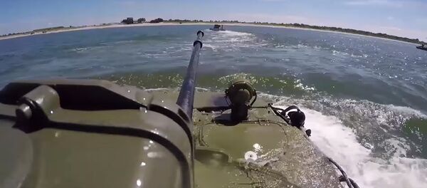 Минобороны РФ показало, как тренируются морские пехотинцы на Балтике - Sputnik Латвия