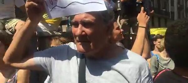 Мы не боимся!: в Барселоне прошла акция в память жертв теракта - Sputnik Латвия