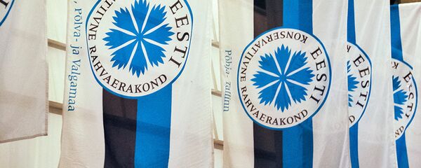 Флаги с символикой Консервативной партии Эстонии Флаги с символикой Консервативной партии Эстонии - Sputnik Latvija