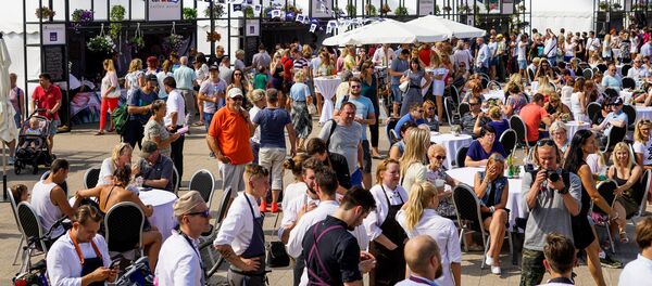 На площади Спикеру двери распахнул Ресторан Праздника Риги - Sputnik Латвия