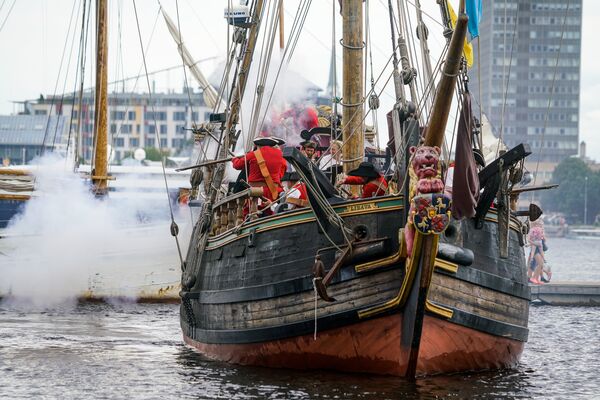 С борта Либавы звучат выстрелы - Sputnik Латвия