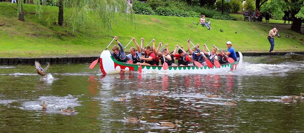 Заезд на каноэ на городском канале в День города - Sputnik Латвия