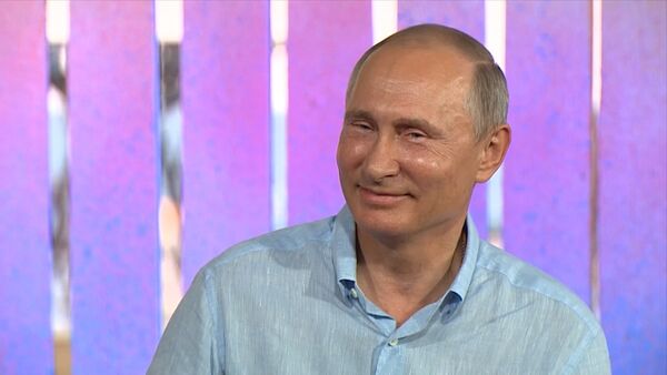 Krievijas prezidents Vladimirs Putins pastāstīja, ka viņa orķestra vadībā galvenais ir godaprāts un mīlestība pret savu darbu. - Sputnik Latvija