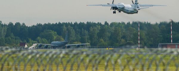 Самолет АН-30Б ВВС России, участвующий в программе Открытое небо, в аэропорту Рига Самолет АН-30Б ВВС России, участвующий в программе Открытое небо, в аэропорту Рига - Sputnik Latvija