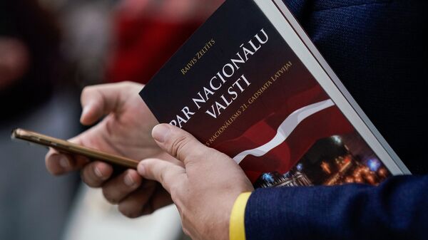 Книга генерального секретаря объединения Все для Латвии — Отчизне и свободе/ДННЛ Райвиса Зелтитса За национальное государство - Sputnik Латвия