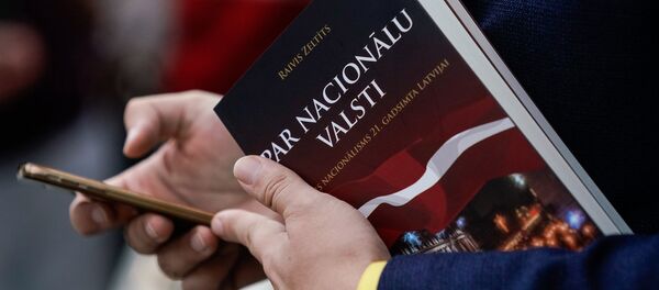 Книга генерального секретаря объединения Все для Латвии — Отчизне и свободе/ДННЛ Райвиса Зелтитса За национальное государство - Sputnik Latvija