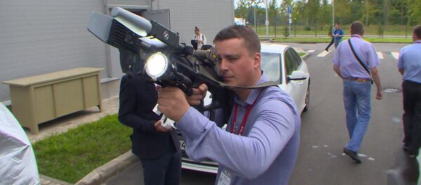 Kalašņikovs demonstrē jauno ieroci pret bezpilota lidaparātiem - Sputnik Latvija