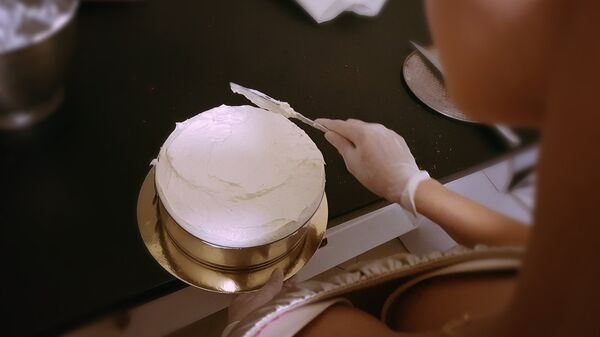  Кондитер Екатерина Сергеева за работой - Sputnik Латвия