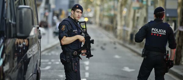 Усиленные патрули на улицах Лас-Рамблас после теракта, Барселона Усиленные патрули на улицах Лас-Рамблас после теракта, Барселона - Sputnik Латвия