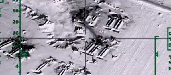 Уничтожение ВКС России нефтехранилищ ИГ в провинции Алеппо Уничтожение ВКС России нефтехранилищ ИГ в провинции Алеппо - Sputnik Латвия