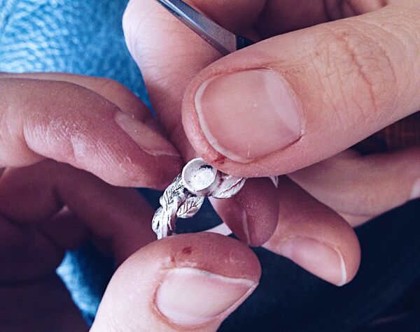 Ювелирное украшение в руках мастера - Sputnik Латвия