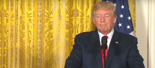 Трамп перепутал двух блондинок на пресс-конференции в Финляндии - Sputnik Latvija