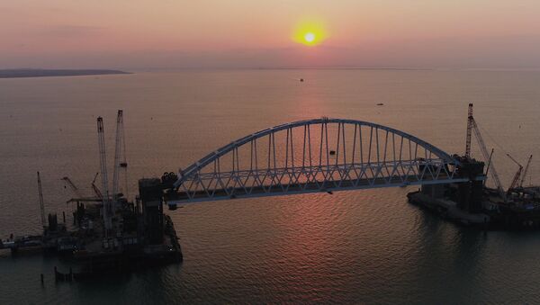Подъем железнодорожной арки Крымского моста - Sputnik Латвия