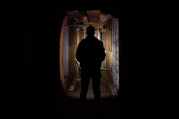 Коллега в одном из ходов объекта Коллега в одном из ходов объекта - Sputnik Латвия