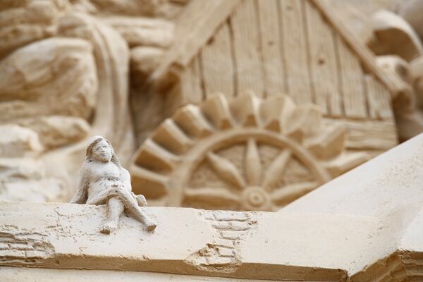 Высота замка, расположенного в городе Дуйсбург на западе страны, составила 16,68 метра - Sputnik Latvija