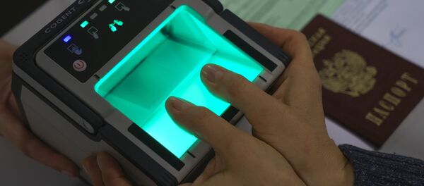 Процедура снятия биометрических данных, архивное фото Процедура снятия биометрических данных, архивное фото - Sputnik Latvija