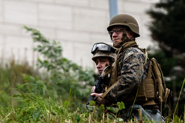 Морпехи США во время операции - Sputnik Латвия