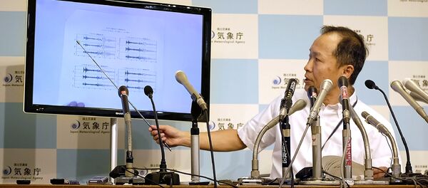 Японский метеоролог во время пресс-конференции в Японском метеорологическом агентстве в Токио. 3 сентября 2017 - Sputnik Latvija