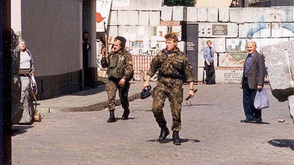 Бойцы рижского ОМОНа на Домской площади в августе 1991 - Sputnik Латвия
