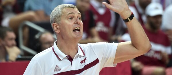 Тренер латвийской сборной по баскетболу Айнарс Багатскис Тренер латвийской сборной по баскетболу Айнарс Багатскис - Sputnik Латвия