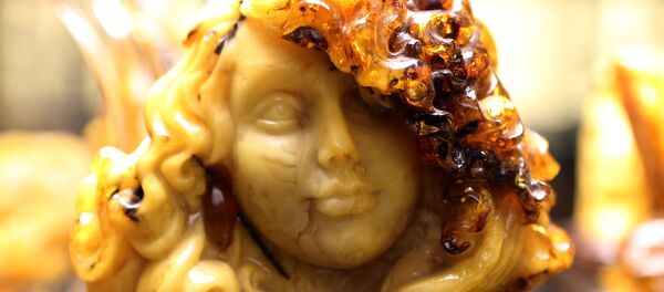 Открытие демонстрационного выставочного зала янтарного комбината Янтарная палата Открытие демонстрационного выставочного зала янтарного комбината Янтарная палата - Sputnik Latvija