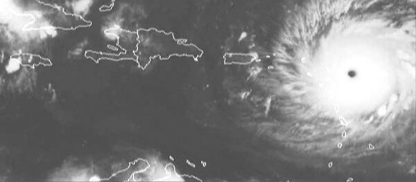 Самолет пролетел сквозь око урагана Ирма - Sputnik Латвия