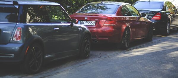 Автомобили на парковке - Sputnik Латвия