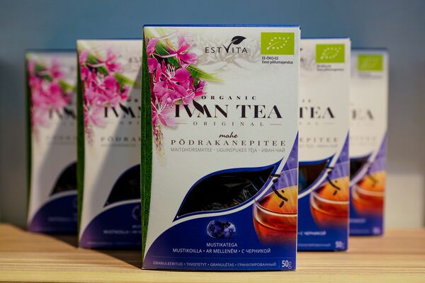 Горячий настой из иван-чая был известен задолго до появлении в Европе чая из Индии и Китая Горячий настой из иван-чая был известен задолго до появлении в Европе чая из Индии и Китая - Sputnik Латвия