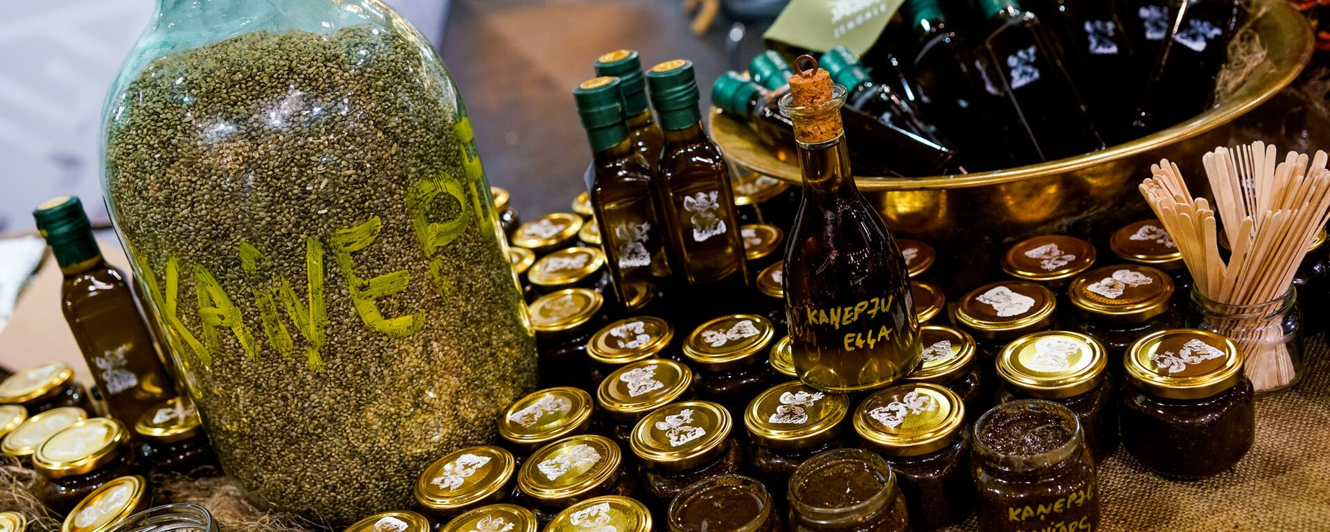 Масло, песто и другие продукты из конопляных семечек - Sputnik Латвия, 1920, 23.11.2020
