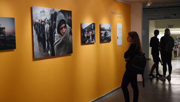 На выставке работ финалистов Международного конкурса фотожурналистики имени Андрея Стенина - Sputnik Латвия