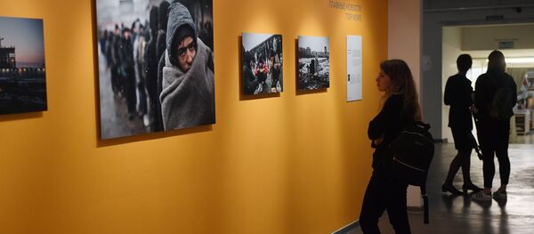 Andreja Steņina Starptautiskā fotožurnālistikas konkursa finālistu darbu izstādē Andreja Steņina Starptautiskā fotožurnālistikas konkursa finālistu darbu izstādē - Sputnik Latvija