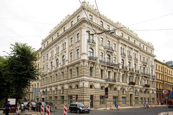 Дом архитектора Михаила Эйзенштейна по адресу ул. Элизабетес 33 Дом архитектора Михаила Эйзенштейна по адресу ул. Элизабетес 33 - Sputnik Латвия