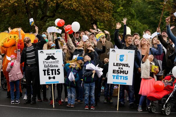 В Риге отпраздновали День отца В Риге отпраздновали День отца - Sputnik Латвия