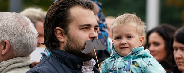 В Риге отпраздновали День отца В Риге отпраздновали День отца - Sputnik Латвия