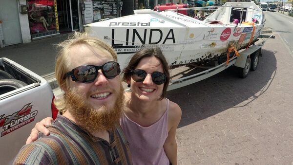 Карлис, Линда и лодка Linda в Рио-де-Жанейро - Sputnik Латвия