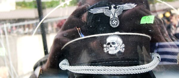 Свастика на рижском рынке Свастика на рижском рынке - Sputnik Латвия