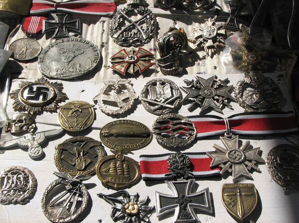 Свастика на рижском рынке - Sputnik Латвия