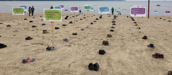 Всемирный день предупреждения самоубийств отмечен в Таллинне на пляже Штромки Всемирный день предупреждения самоубийств отмечен в Таллинне на пляже Штромки - Sputnik Latvija