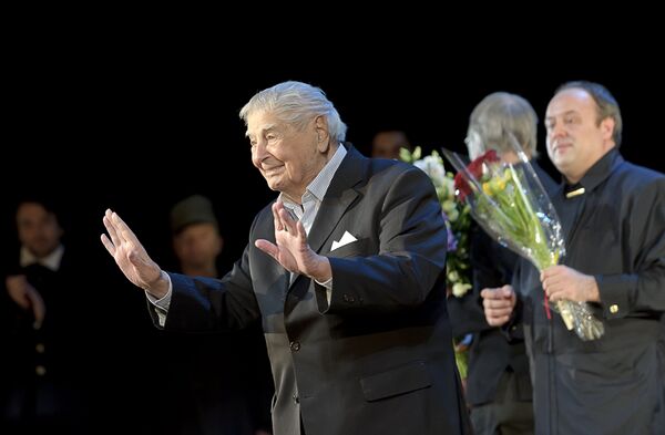 Юрий Любимов на премьере своего спектакля Бесы - Sputnik Латвия