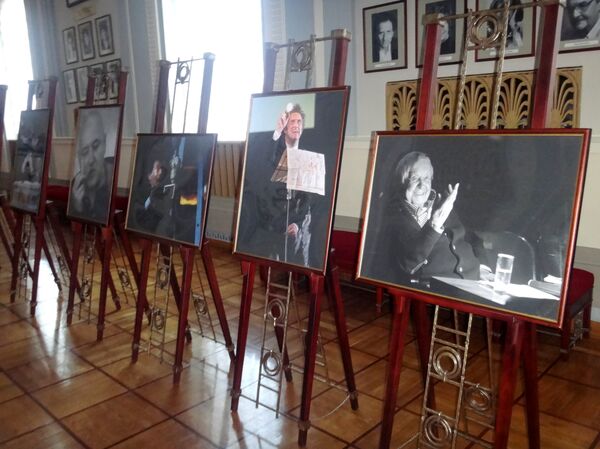 Выставка, фотографа Дмитрия Дубинского в театре Вахтангова, посвященная Дню Театра  - Sputnik Латвия