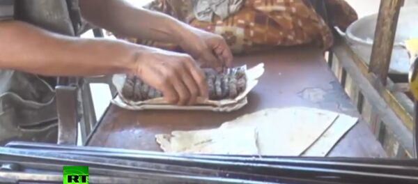 На улицах Дейр-эз-Зора снова начали готовить и продавать кебаб На улицах Дейр-эз-Зора снова начали готовить и продавать кебаб - Sputnik Латвия