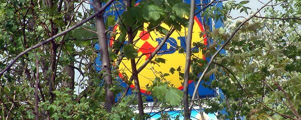 Логотип немецкой торговой сети Lidl  - Sputnik Latvija