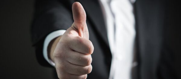 Поднятый вверх большой палец - Sputnik Латвия