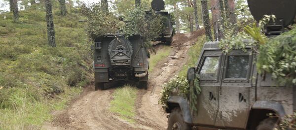 Подразделения ВДВ проводят рекогносцировку местности в рамках учения Запад-2017 - Sputnik Латвия